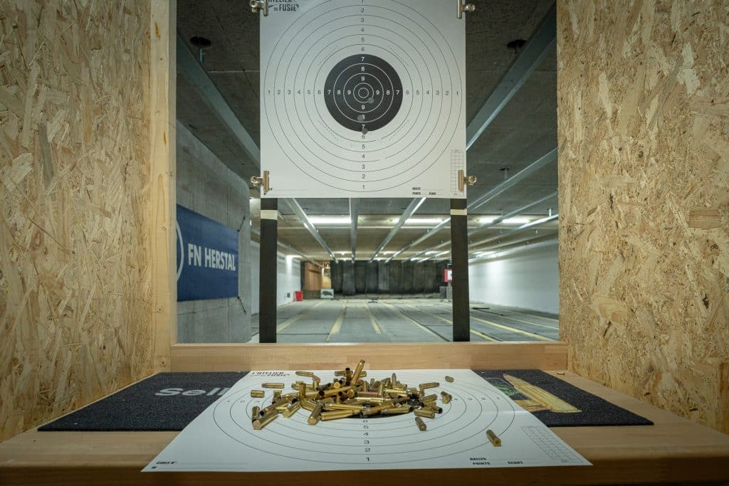 Pas de tir intérieur du Club de Tir Plaintelais avec cible